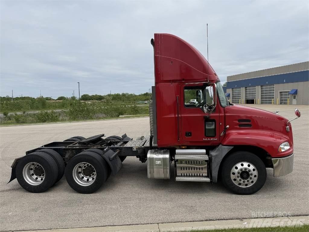 Mack CXU613 Влекачи