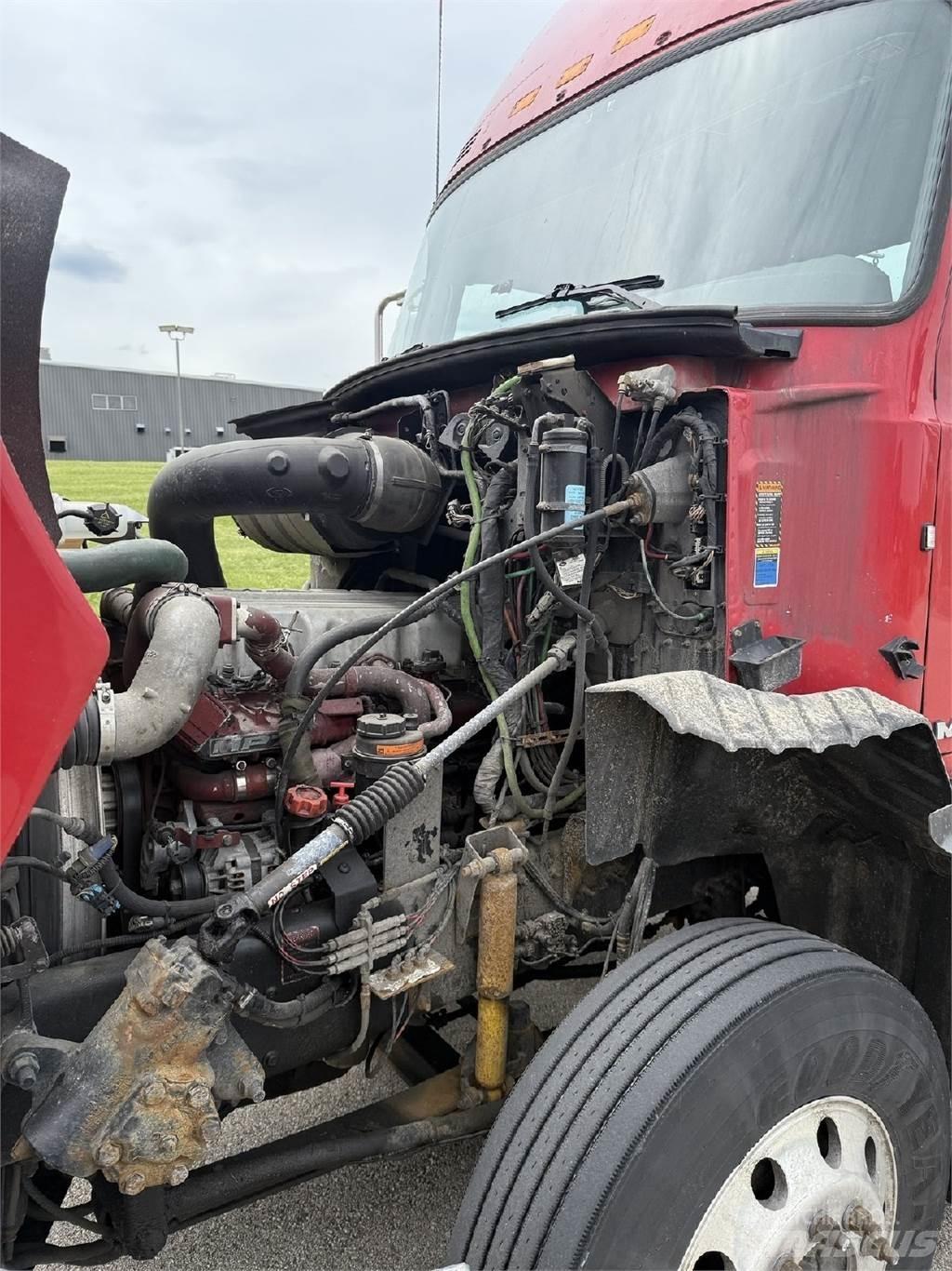 Mack CXU613 Влекачи