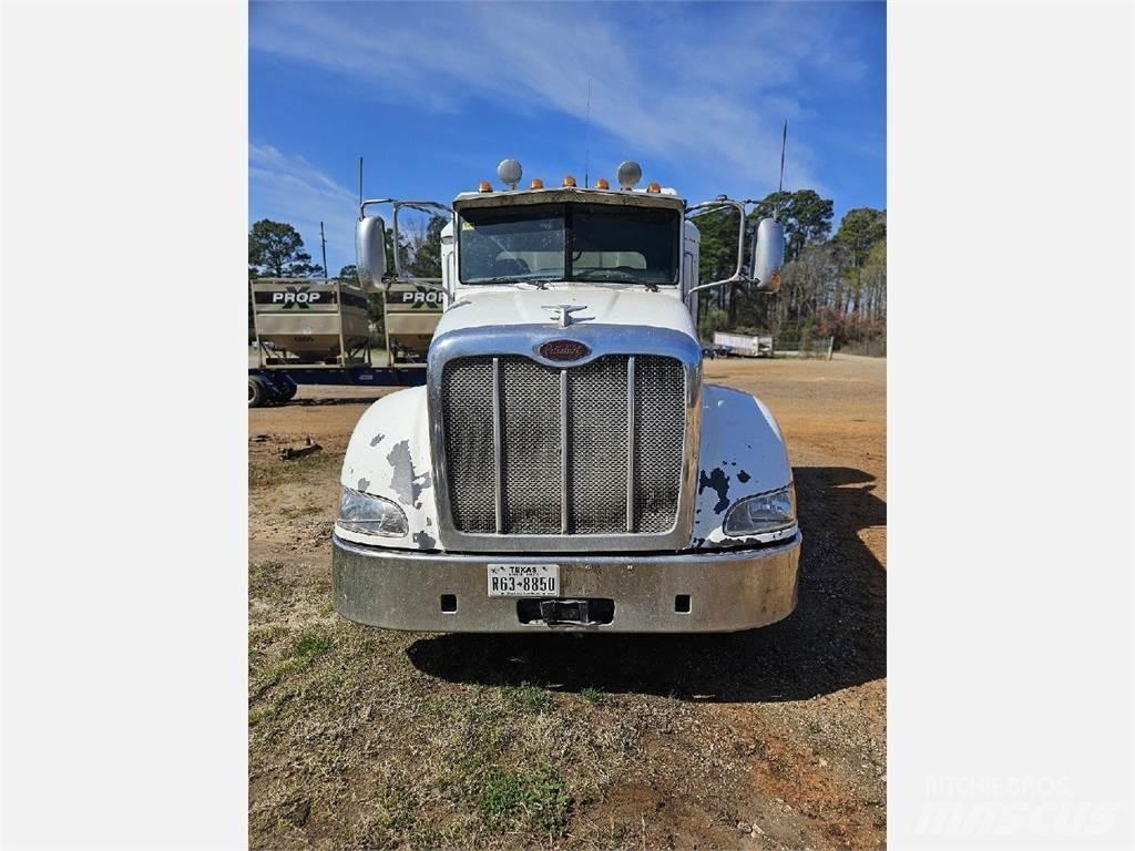 Peterbilt 384 Влекачи