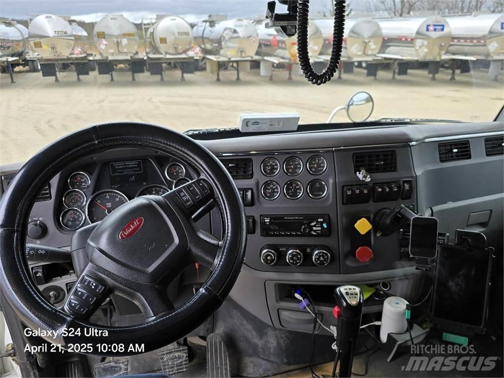 Peterbilt 567 Влекачи