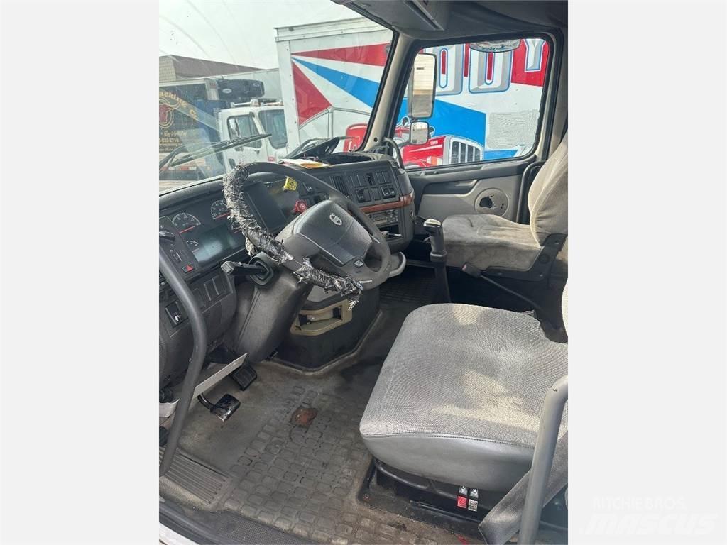 Volvo VNL300 Влекачи