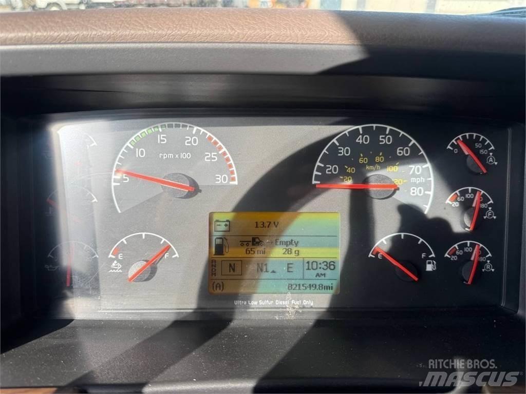 Volvo VNL670 Влекачи