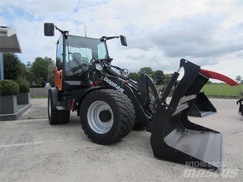 Develon DL85-7 Колесни товарачи