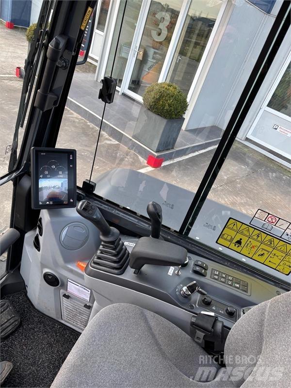 Develon DX63-7 Средни екскаватори 7т - 12т