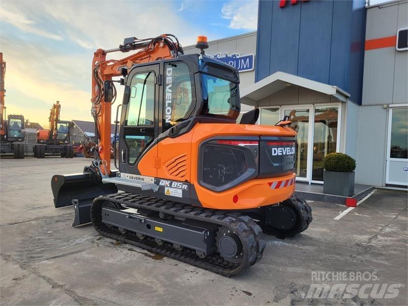 Develon DX85R-7 Средни екскаватори 7т - 12т