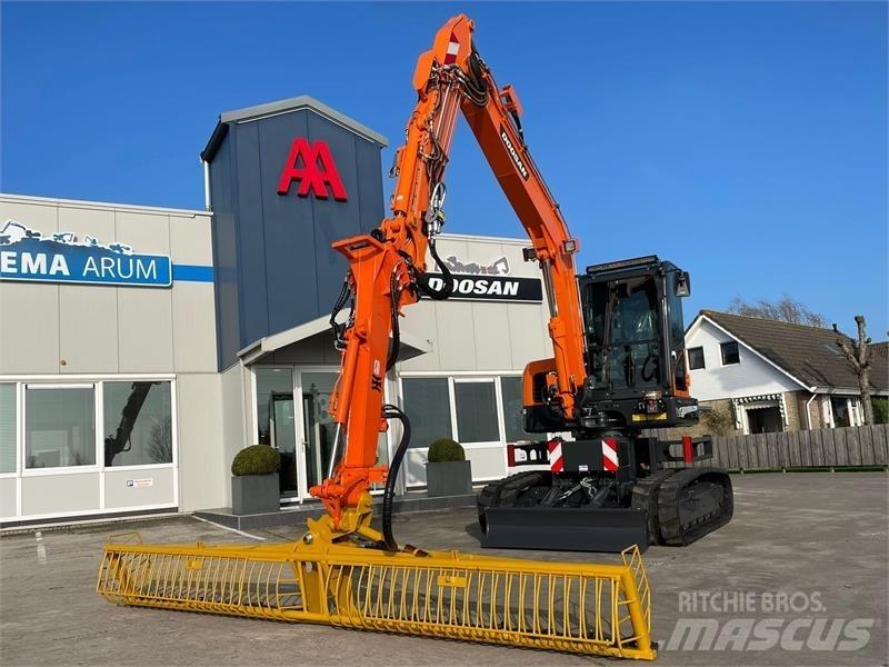 Doosan DX63-3 Средни екскаватори 7т - 12т