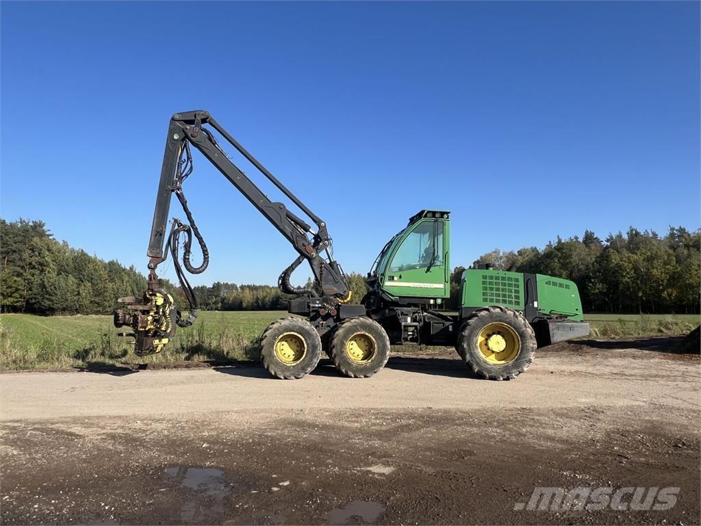 John Deere  Харвестери