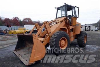CASE W24B Колесни товарачи