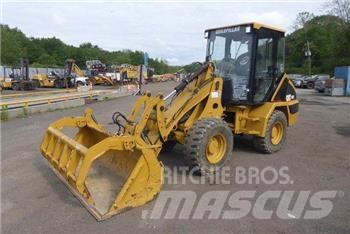 CAT 902 Колесни товарачи
