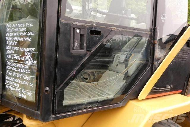 CAT 902 Колесни товарачи