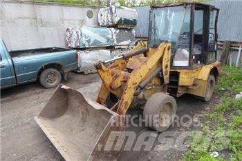 CAT 904B Колесни товарачи