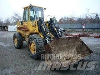 CAT IT18B Колесни товарачи