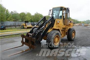 CAT IT28B Колесни товарачи