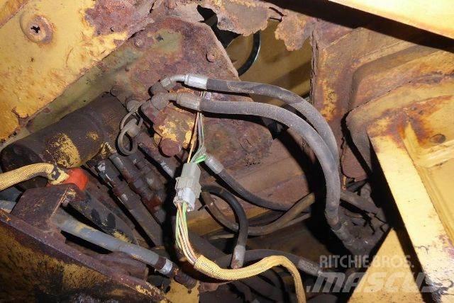 CAT IT28F Колесни товарачи