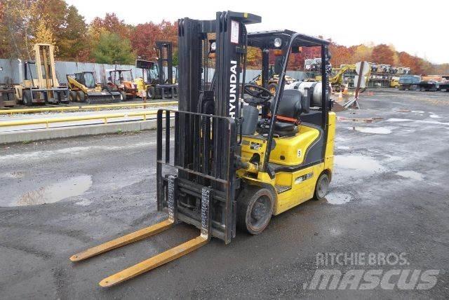 Hyundai 25LC-7A Вилични кари-повдигачи - други