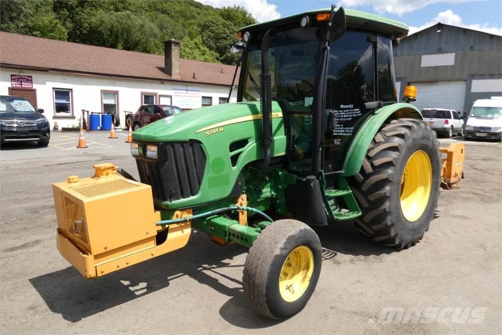 John Deere 5085M Трактори