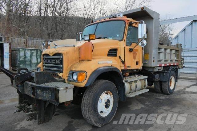 Mack CV712 Самосвал