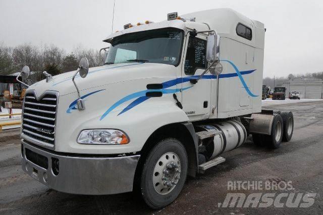 Mack CXU613 Влекачи