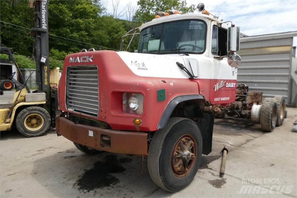 Mack DM688X Шаси кабини