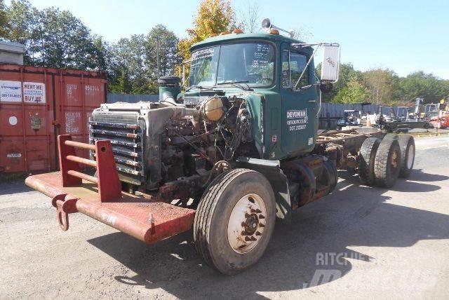 Mack RD688S Шаси кабини