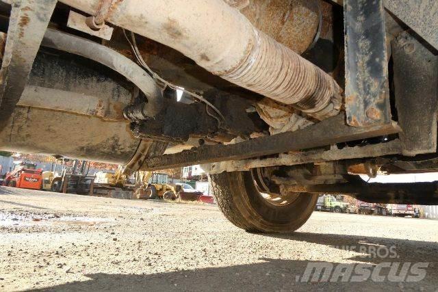 Mack RD688S Автофургони