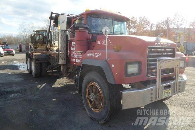 Mack RD688S Автофургони