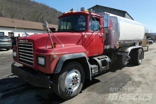 Mack RD690P Цистерна