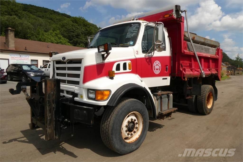 Sterling L7501 Самосвал
