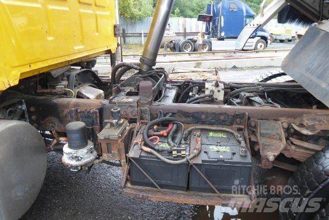 Sterling L8500 Самосвал