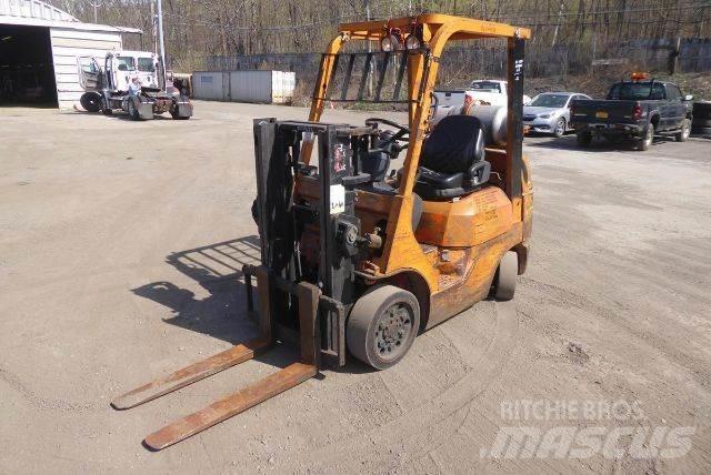 Toyota 7FGCU25 Вилични кари-повдигачи - други