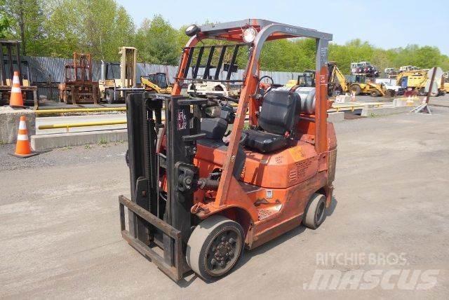 Toyota 7FGCU25 Вилични кари-повдигачи - други