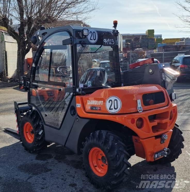 Ausa T144H Телескопични товарачи