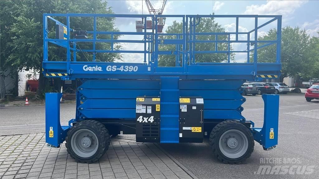 Genie GS-4390RT Ножични работни платформи