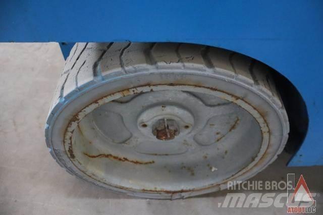 Genie GS-2046 Съчленени стрелови подемници
