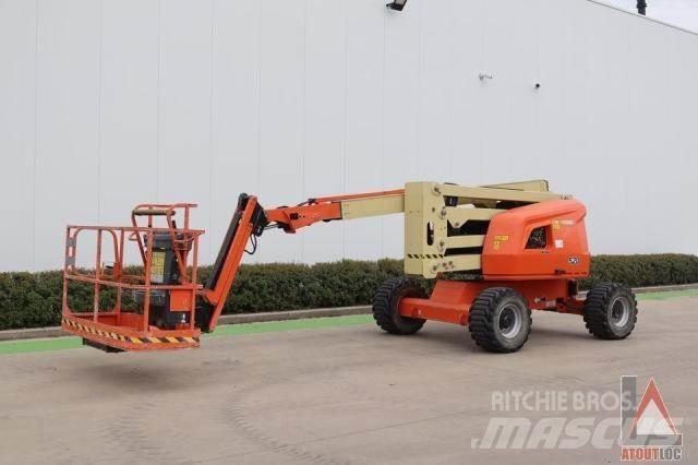 JLG 520AJ Съчленени стрелови подемници