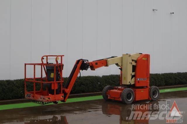 JLG E300AJP Съчленени стрелови подемници