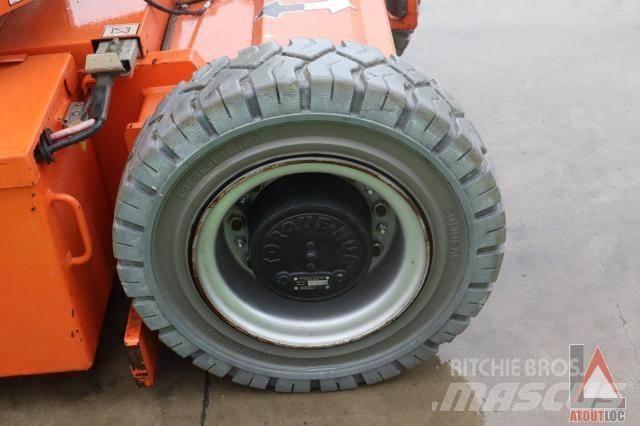 JLG E300AJP Съчленени стрелови подемници