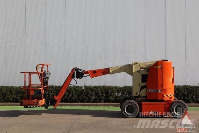 JLG E300AJP Съчленени стрелови подемници
