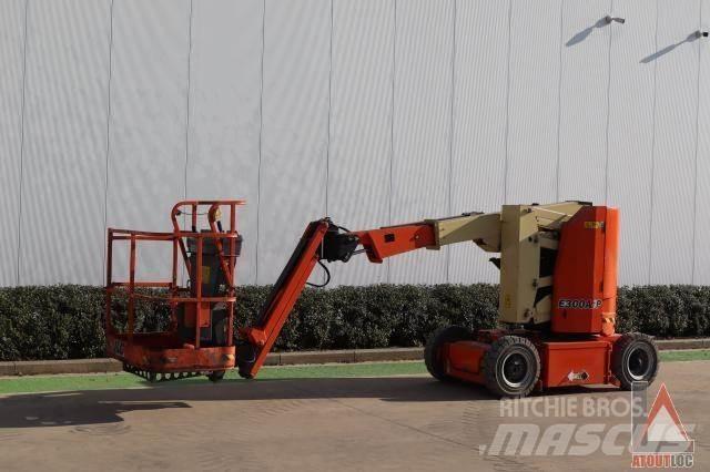 JLG E300AJP Съчленени стрелови подемници