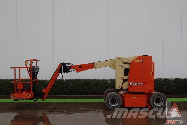 JLG E300AJP Съчленени стрелови подемници