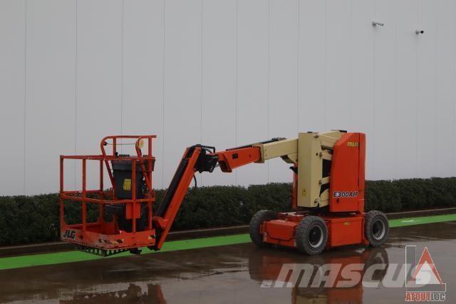 JLG E300AJP Съчленени стрелови подемници