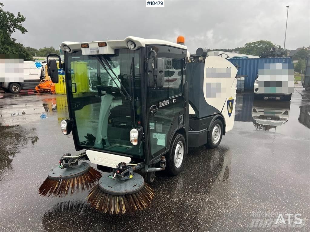 Boschung S2 sweeper Камиони за почистване