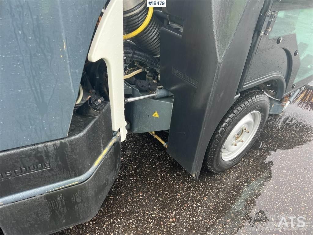 Boschung S2 sweeper Камиони за почистване