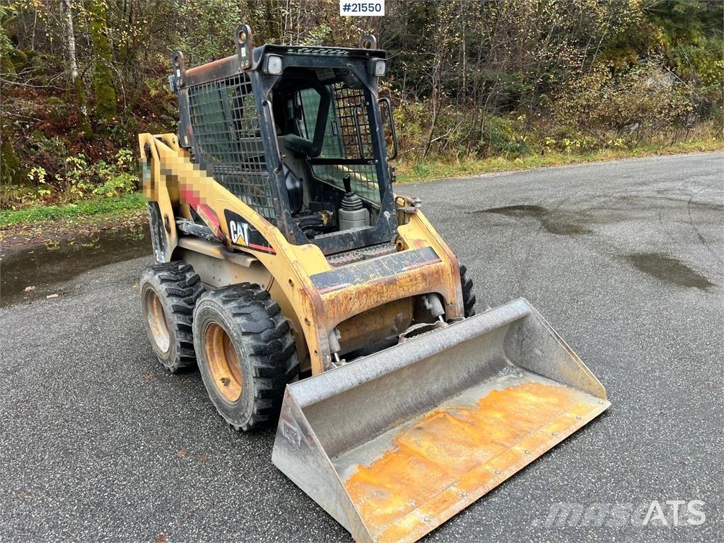 CAT 226 Мини товарачи
