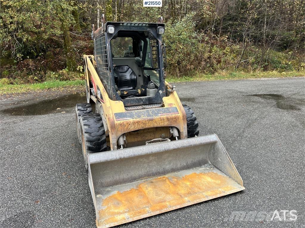 CAT 226 Мини товарачи
