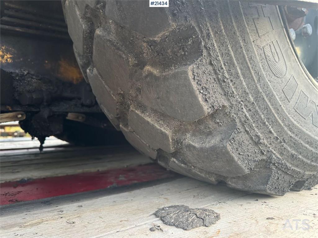 CAT AP 300 Машини за асфалт