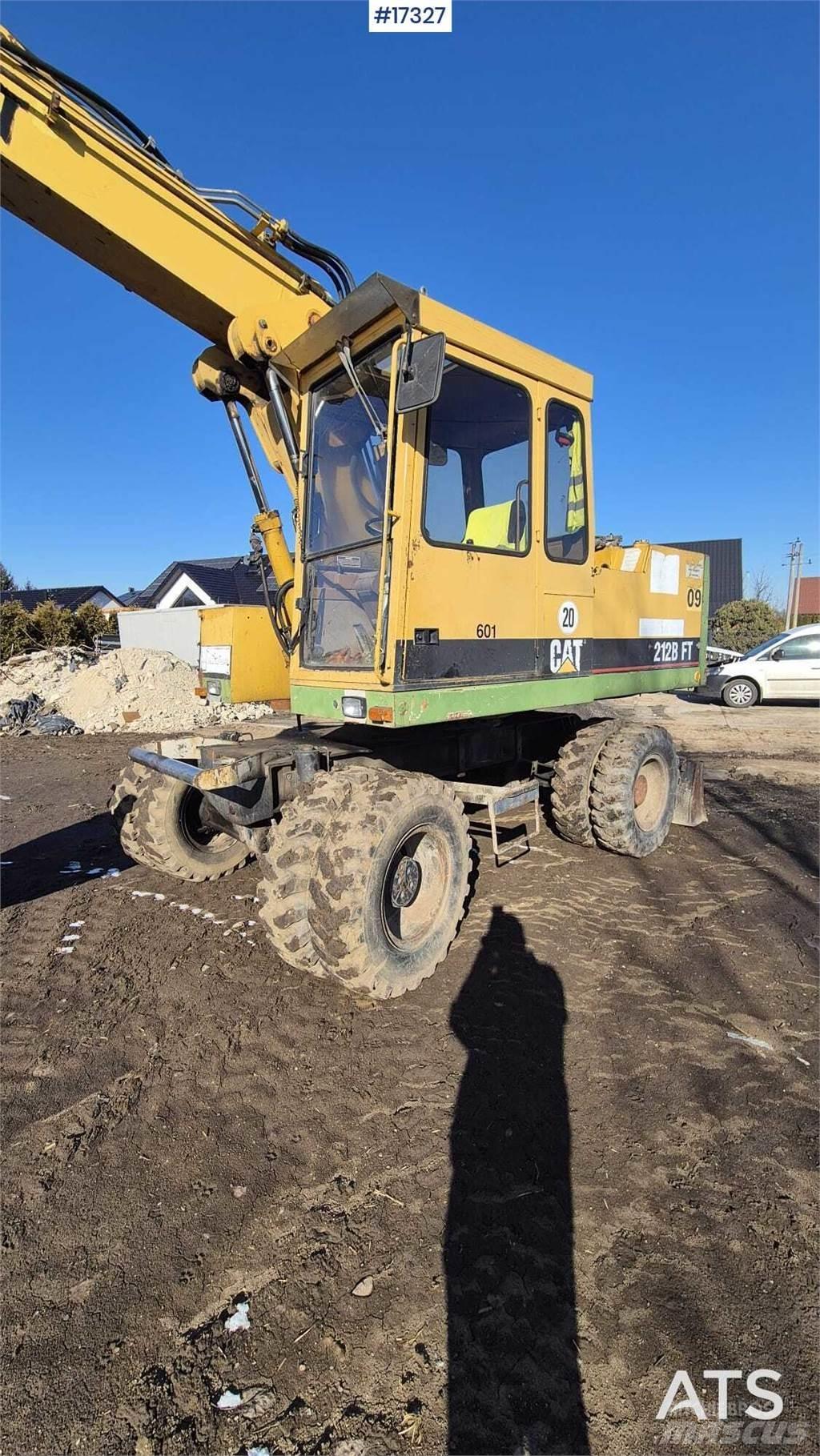 CAT 212BFT Колесни екскаватори