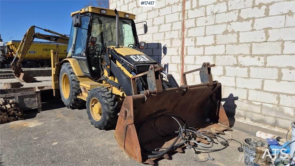 CAT 428D Товарач със заден ексватор