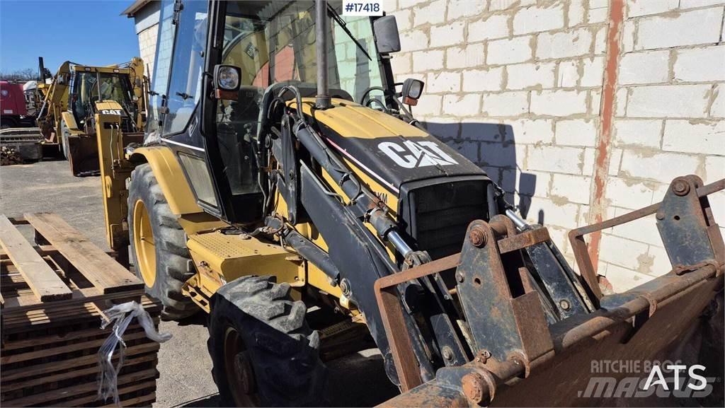 CAT 428D Товарач със заден ексватор