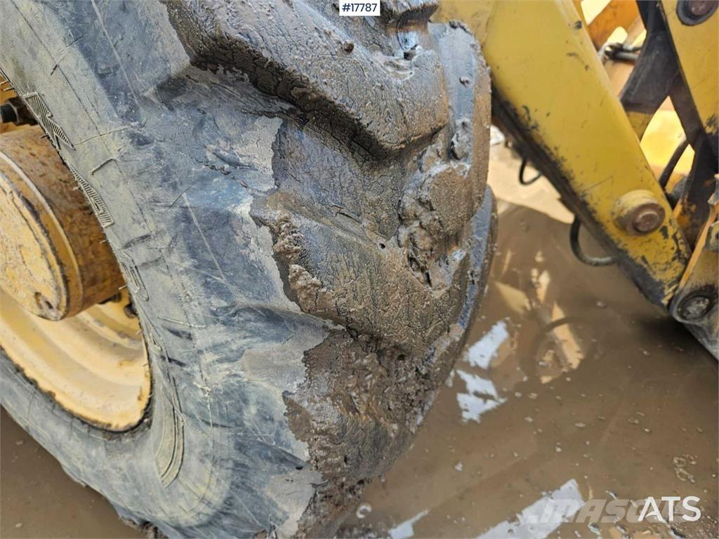CAT 432E Товарач със заден ексватор
